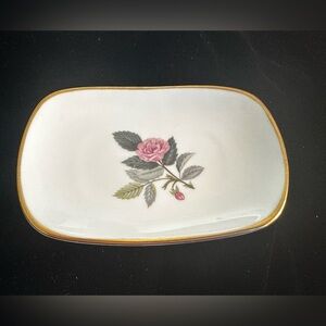 Wedgewood Bone China Made in England Hathaway Rose Soap Dish